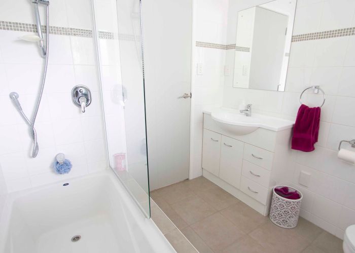  at 1/127 Atkinson Road, Titirangi, Waitakere City, Auckland