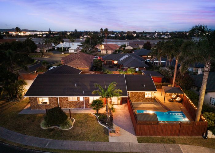  at 11 Graham Tagg Close, Pahurehure, Papakura, Auckland