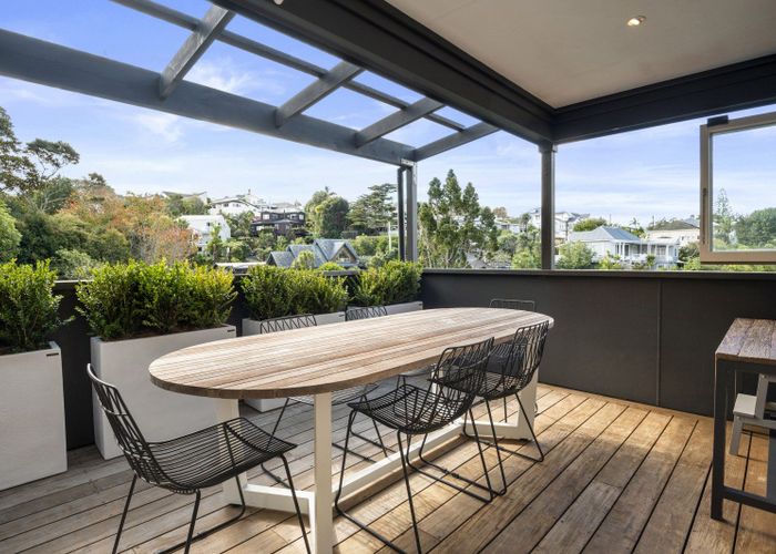  at 8 Inkster Street, Birkenhead, Auckland