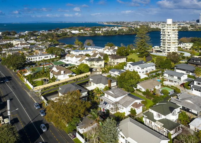  at 98 Kitchener Road, Milford, Auckland