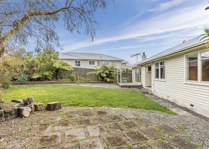  at 17 Kereru Bend, Tawa, Wellington