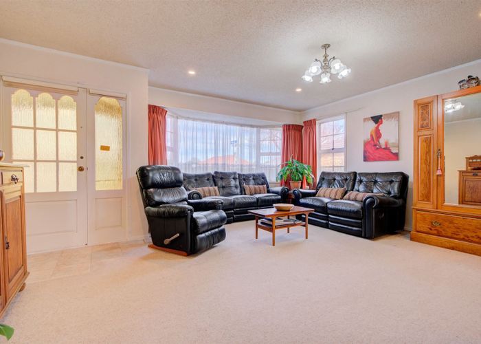  at 107 Clarkin Road, Fairfield, Hamilton
