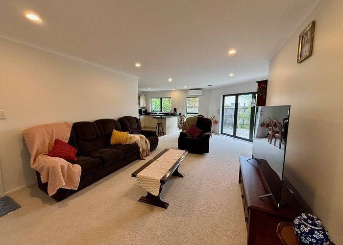 at 219 Frimley Oaks, Frimley, Hastings