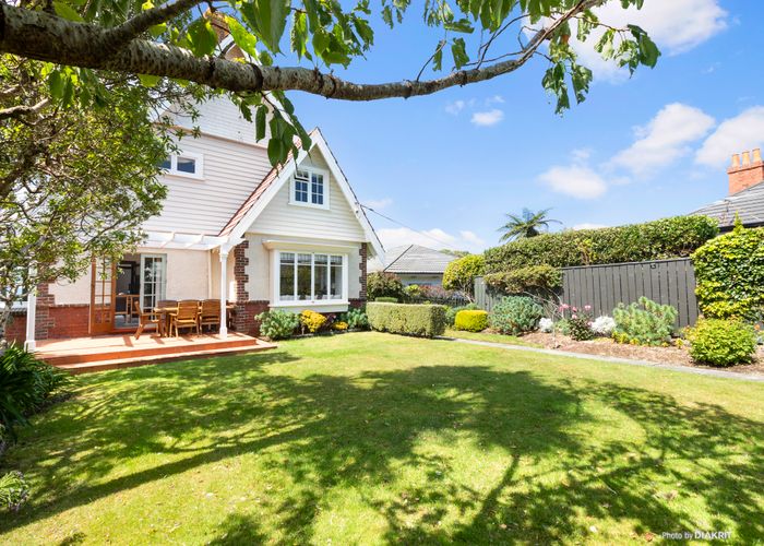  at 16 Plunket Street, Kelburn, Wellington