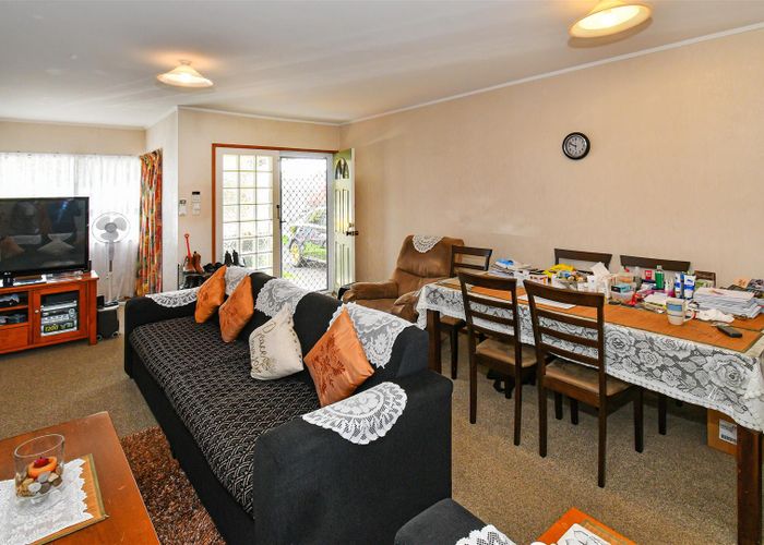  at 2/14 Puhinui Road, Papatoetoe, Auckland