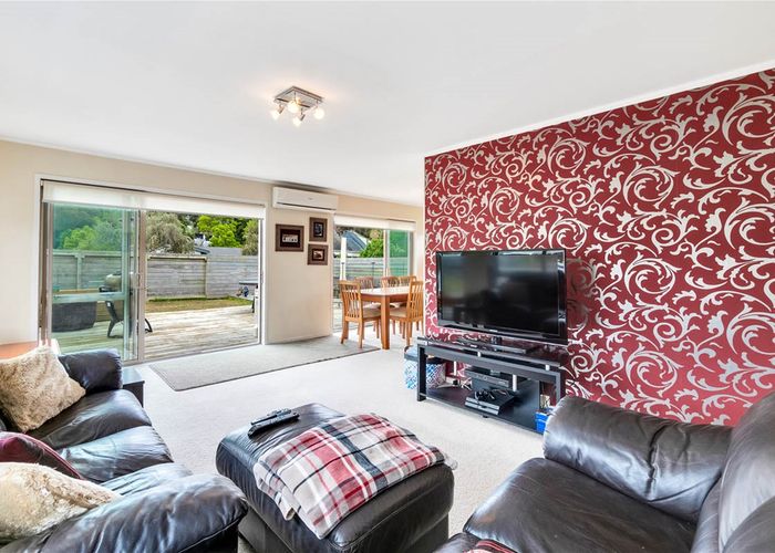  at 22 Scarlock Avenue, Browns Bay, Auckland