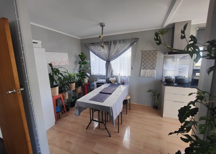  at 6 Garner Place, Glenfield, Auckland