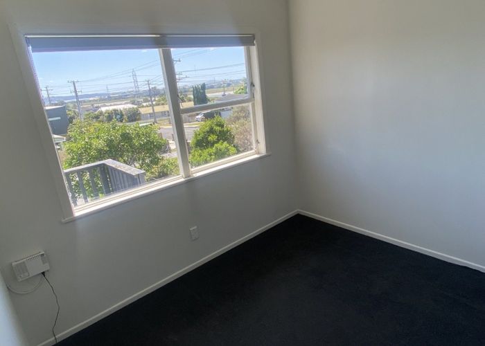  at 1/98 Tirimoana Road, Te Atatu South, Waitakere City, Auckland