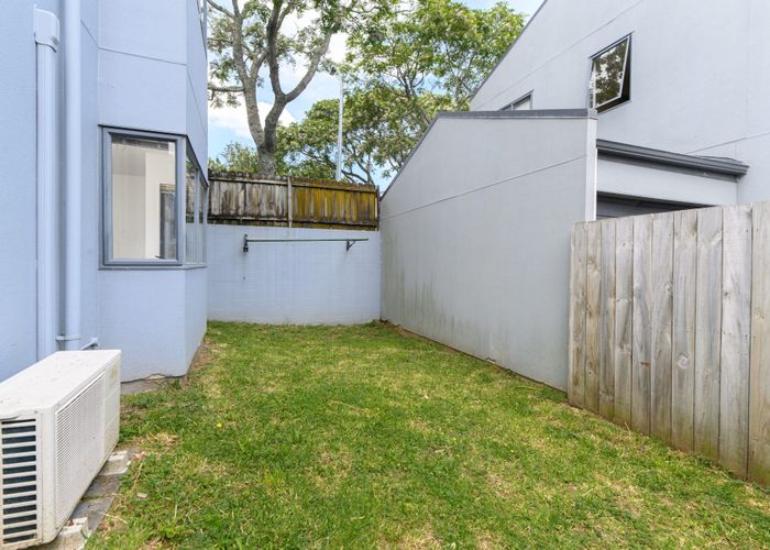  at 3 Sun Place, Henderson, Waitakere City, Auckland