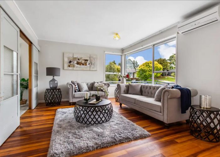 at 15 Cliff View Drive, Green Bay, Auckland