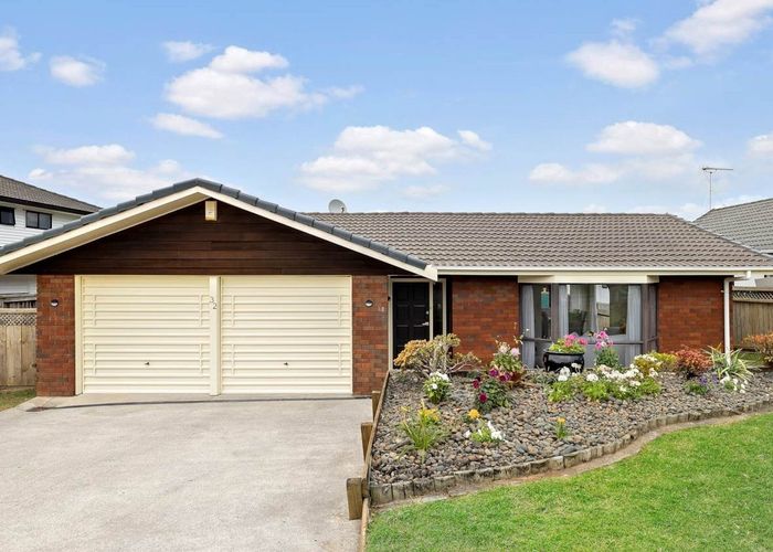  at 32 Lexington Drive, Botany Downs, Auckland