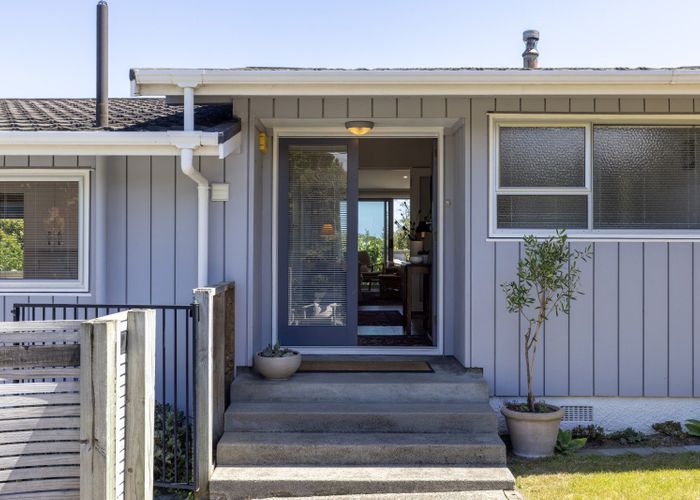  at 7 Kawau Grove, Waikanae Beach, Waikanae
