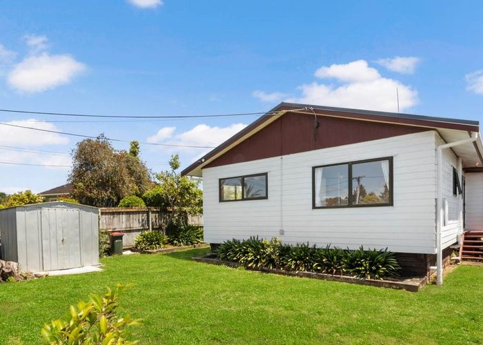  at 1/76 Roberts Road, Te Atatū South, Auckland