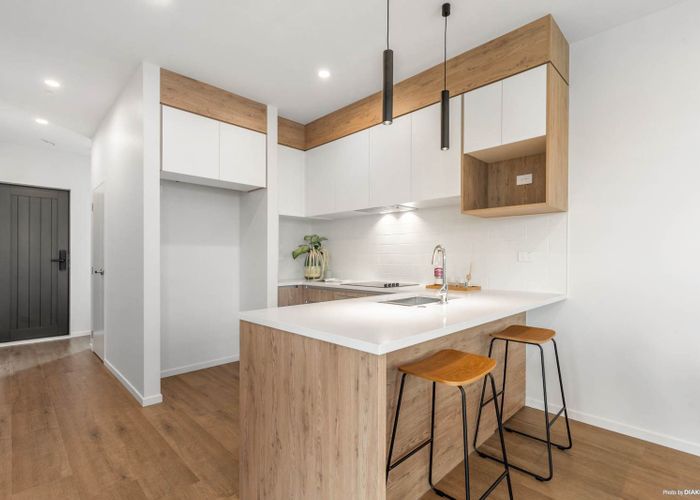  at 2/145 Carlisle Road, Northcross, North Shore City, Auckland