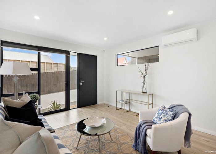  at 2/20 Mountain Road, Mount Wellington, Auckland City, Auckland