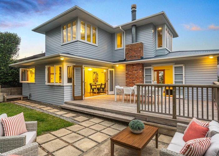  at 76 Selwyn Crescent, Forrest Hill, Auckland