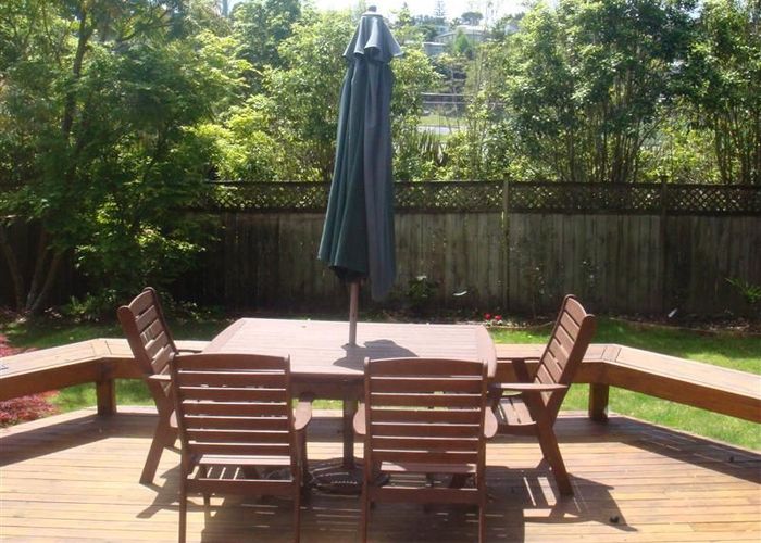  at 2/25 Glencoe Road, Browns Bay, Auckland