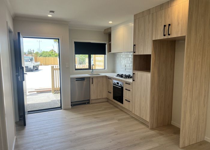  at 423 Dey Street, Hamilton East, Hamilton