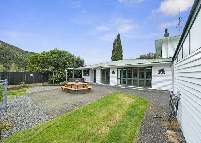  at 73 Hine Road, Wainuiomata, Lower Hutt