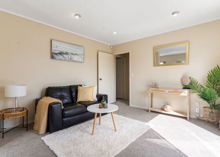  at 2/375 Wairau Road, Totara Vale, North Shore City, Auckland