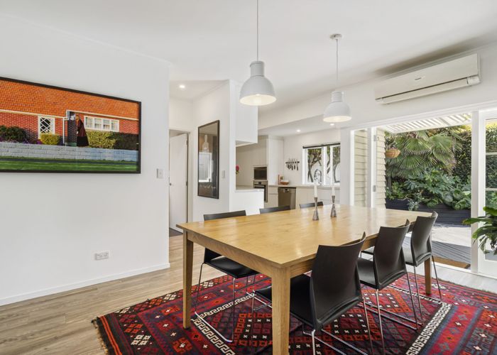  at 2/39 Hillcrest Avenue, Hillcrest, Auckland