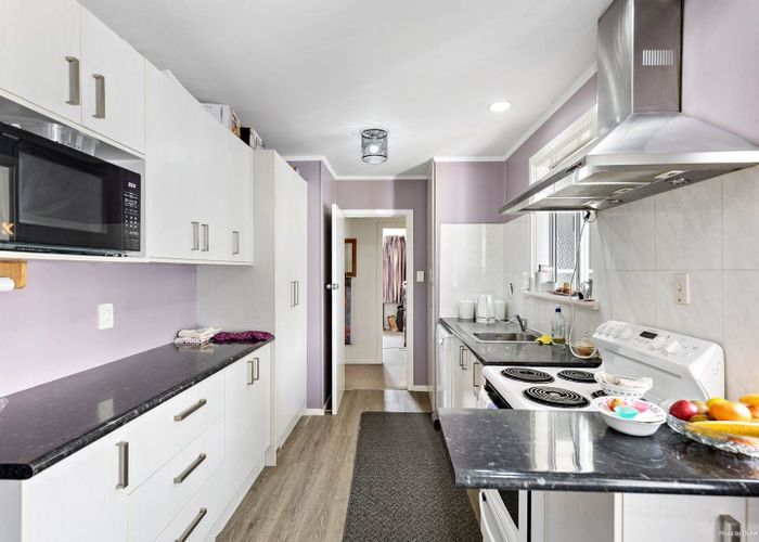  at 15 Dellwood Ave, Henderson, Waitakere City, Auckland