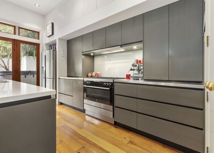  at 43 Grove Road, Kelburn, Wellington