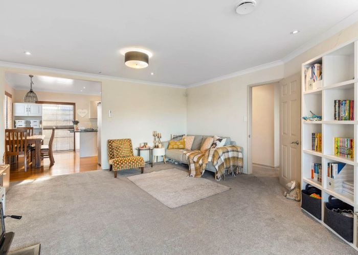  at 6 Andrew Road, Howick, Manukau City, Auckland