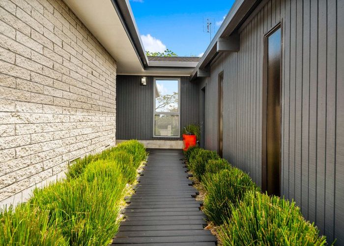  at 90 Glenmore Road, Sunnyhills, Auckland
