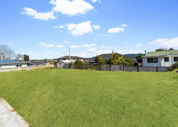  at 8 Ambrosia Avenue, Henderson, Waitakere City, Auckland
