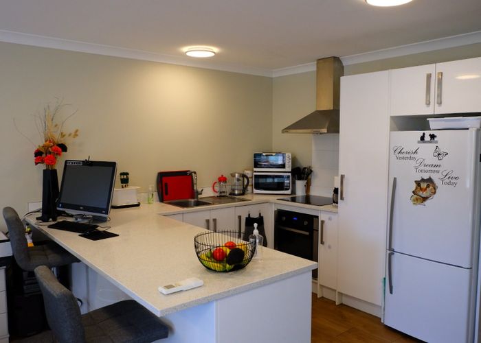  at 4/19 Collins Avenue, Tawa, Wellington