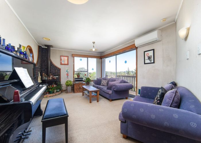  at 12 Verena Place, Green Bay, Waitakere City, Auckland