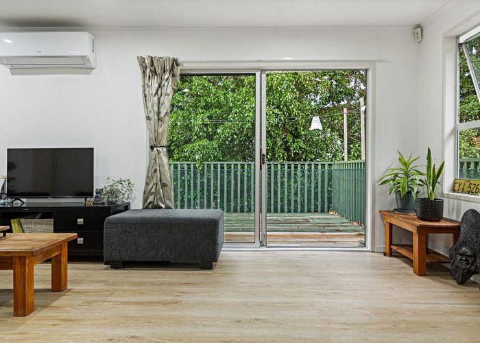  at 11 Kilcar Place, Massey, Waitakere City, Auckland