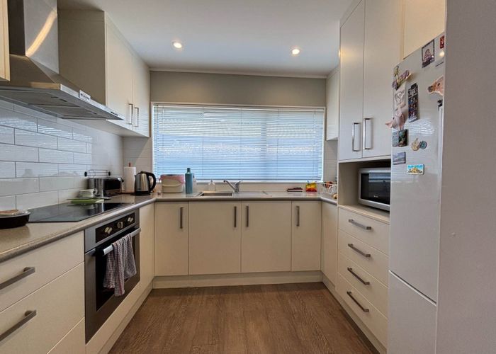  at 3 Pickwick Parade, Mellons Bay, Manukau City, Auckland