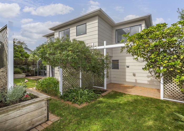 Free property data for 5 Bayswater Place, Newlands, Wellington homes