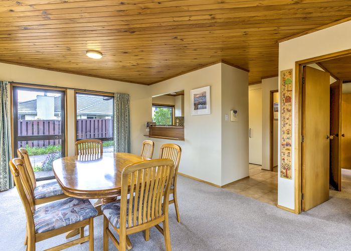  at 14 Cooper Place, Chedworth, Hamilton