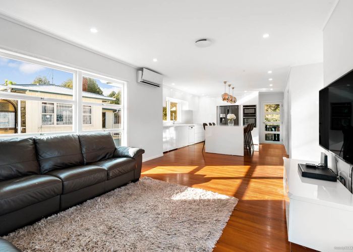  at 43 Moore Street, Hillcrest, Auckland