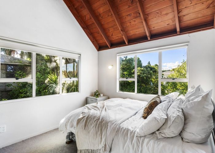  at 1/28 Cresta Avenue, Beach Haven, Auckland