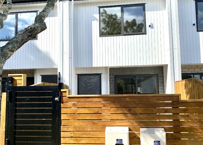  at 3/36  Santiago Cres, Unsworth Heights, North Shore City, Auckland