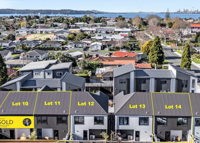  at 1-7/27 Taikata Road, Te Atatu Peninsula, Waitakere City, Auckland