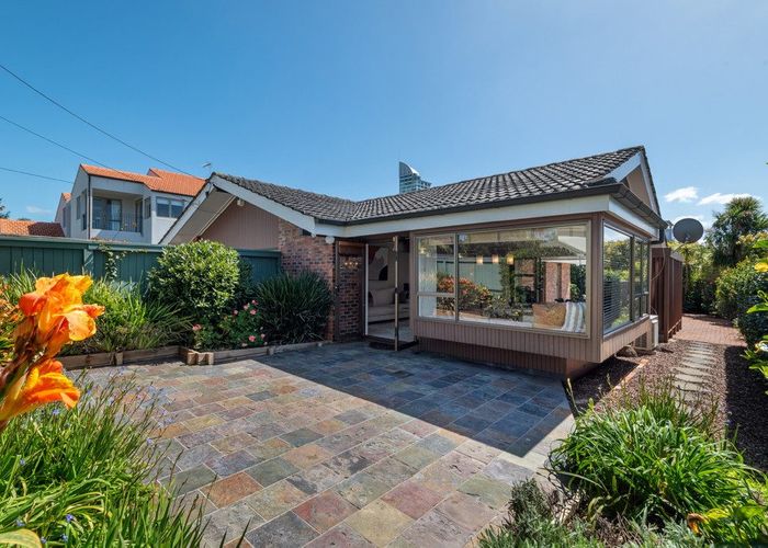  at 18 Sanders Avenue, Takapuna, North Shore City, Auckland