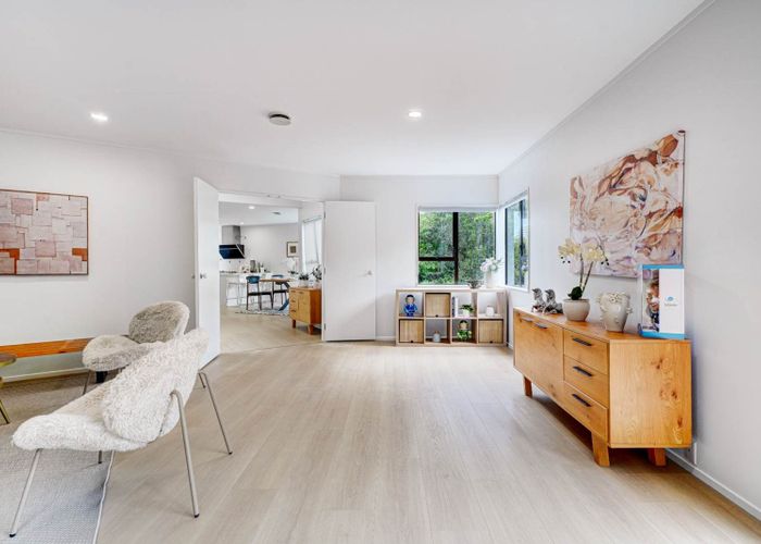  at 8 Stitchbird Close, Murrays Bay, North Shore City, Auckland