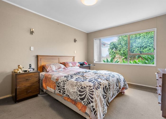  at 2/15 Hayward Road, Papatoetoe, Auckland
