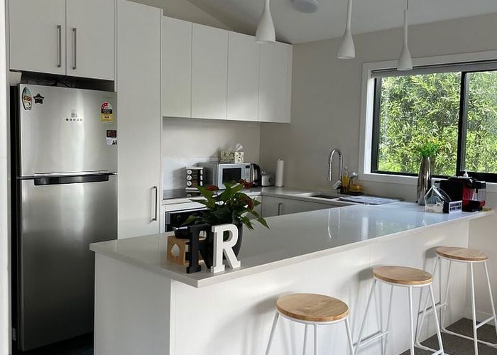  at 32A Meadowood Drive, Unsworth Heights, North Shore City, Auckland