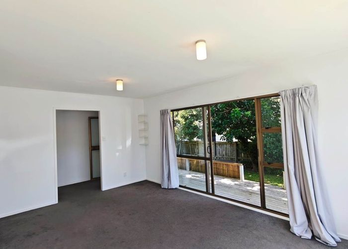  at 2/12 Kaipatiki Road, Glenfield, North Shore City, Auckland