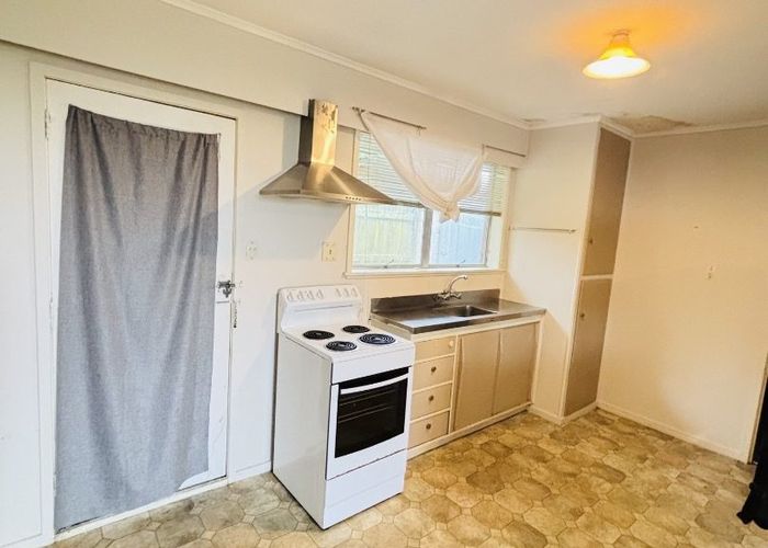  at 5/46 Lynwood Road, New Lynn, Waitakere City, Auckland