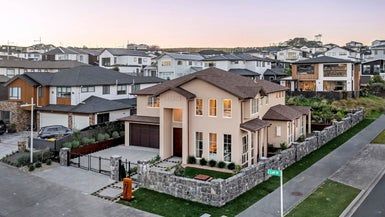  at 7 Luff Place, Long Bay, Auckland