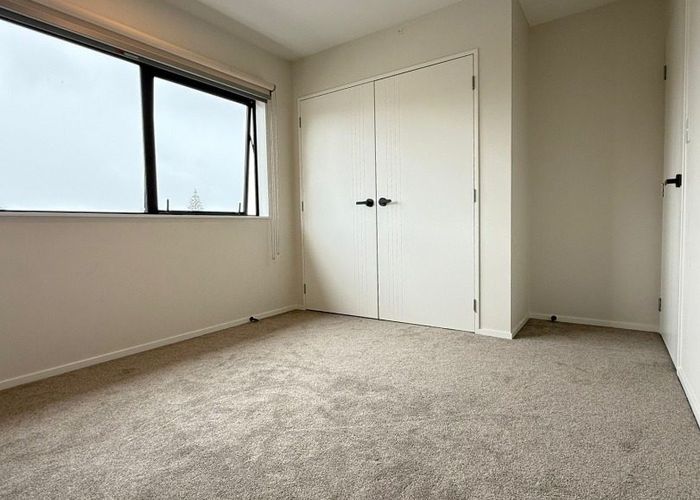  at 4/11 Camp Road, Mount Wellington, Auckland City, Auckland