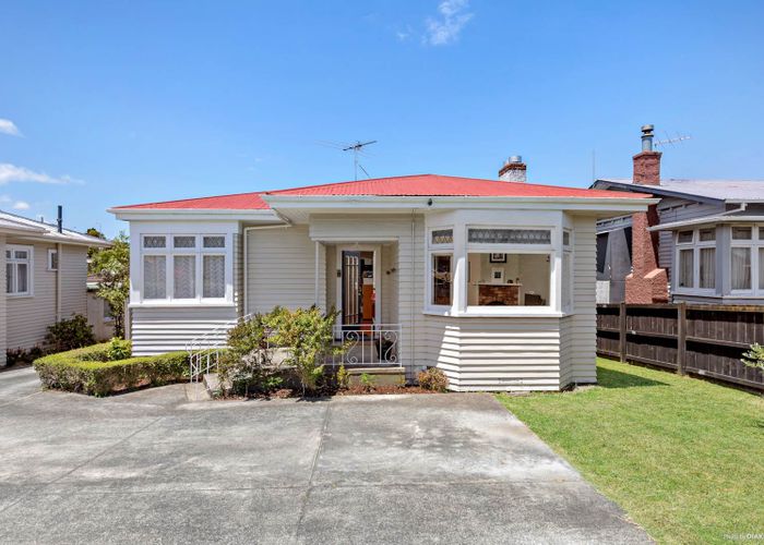  at 8A May Road, Mount Roskill, Auckland