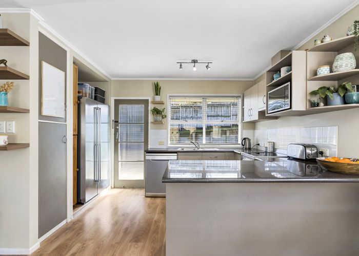  at 2/19 Tampin Road, Hillpark, Auckland